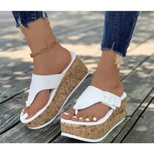 $55 Womens Thong Sandals Platform Wedges Slip On Buckle Decor Non-Slip Size 8.5